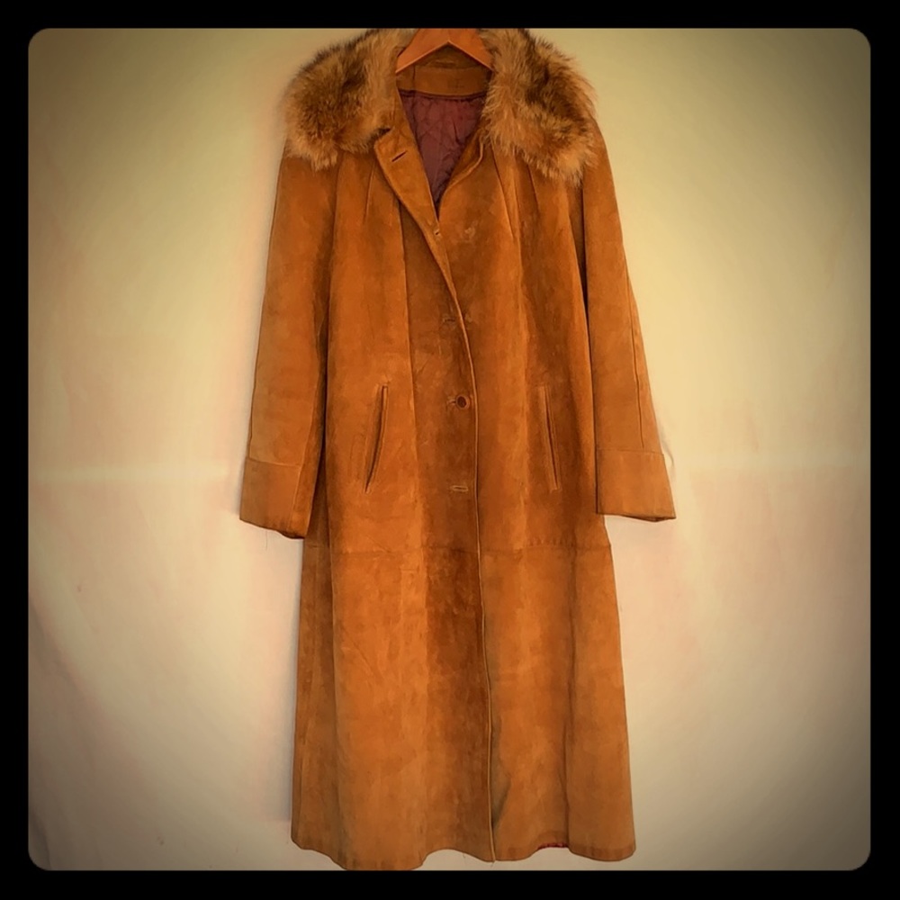 Long caramel suede coat with fur collar